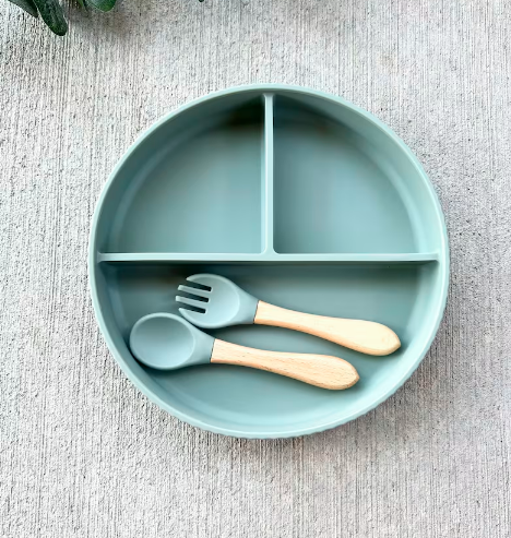 Silicone suction plate with spoon & fork - olive green