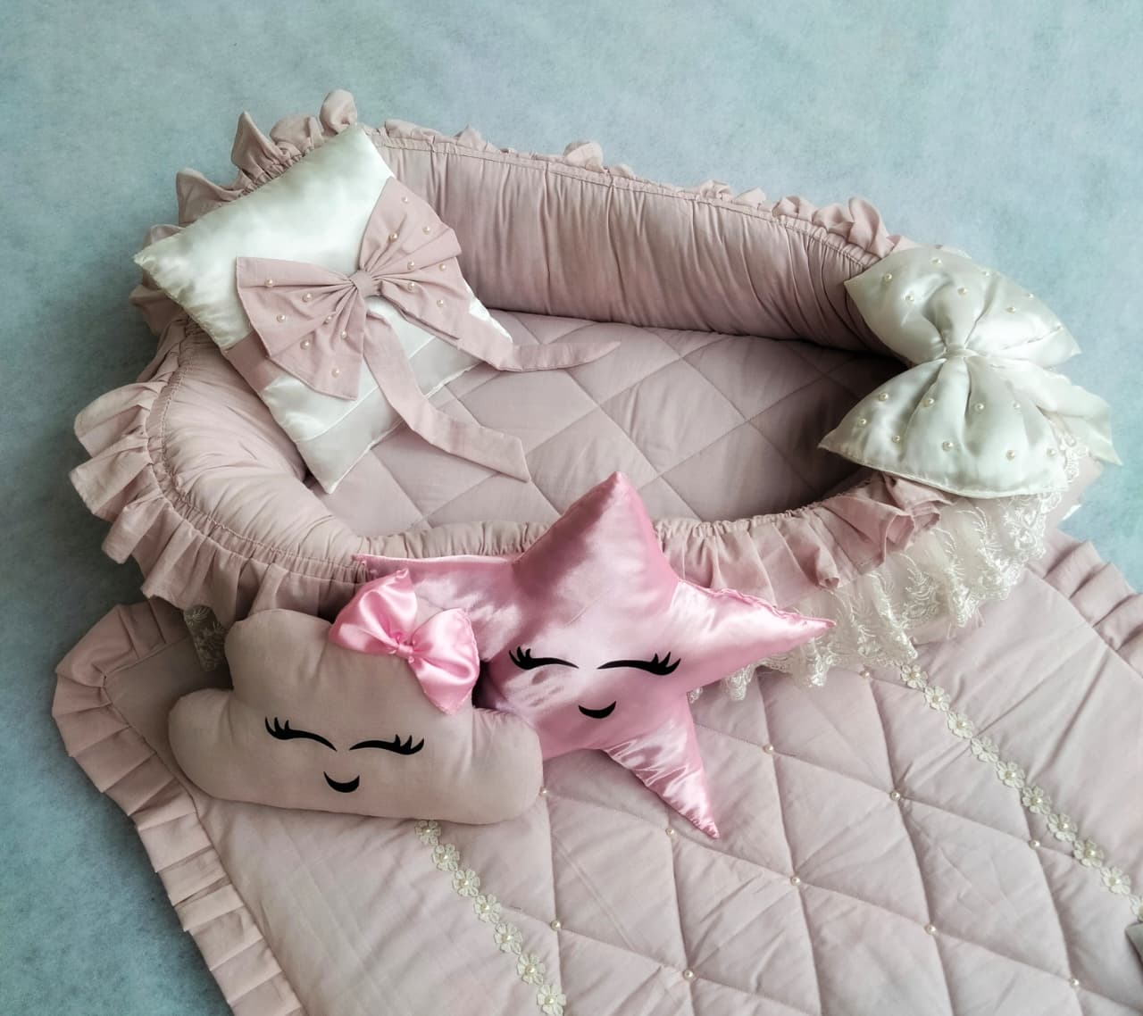 Snuggle bed