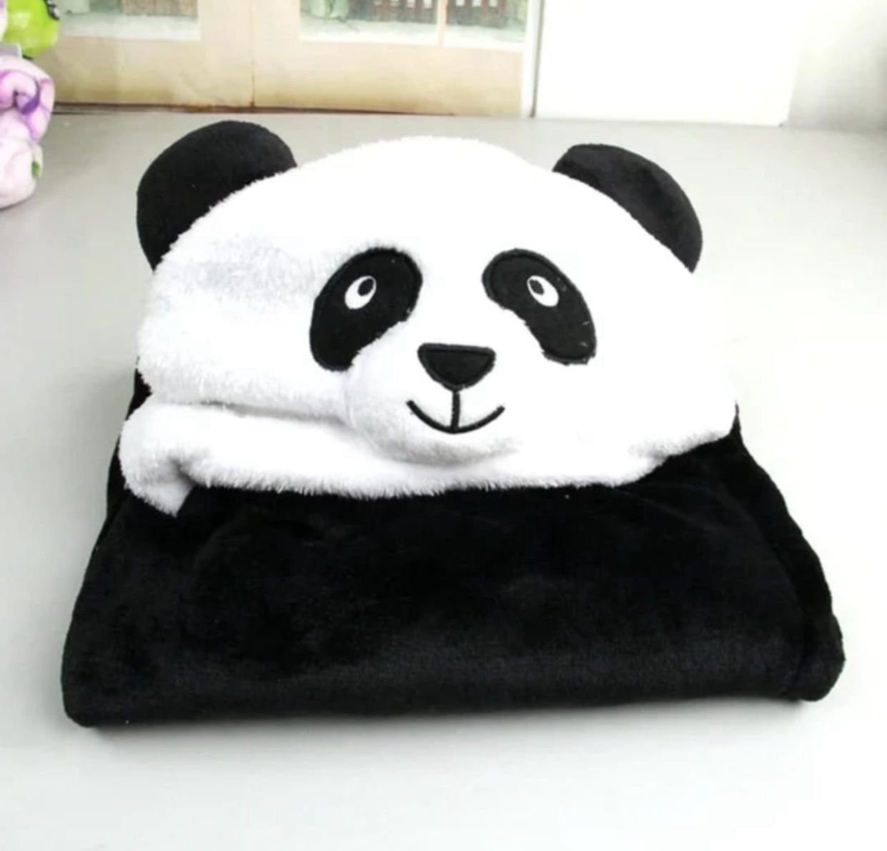 CHARACTER BLANKET RANDOM